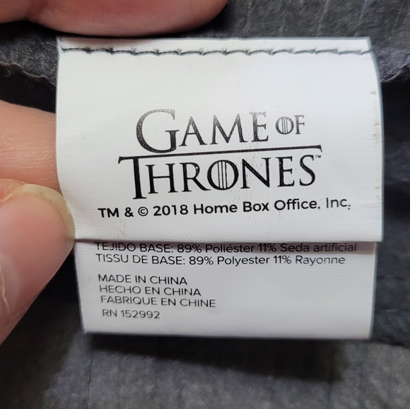 - HBO Game of Throwns Collection set; scarf, pin and poster - Picture 5 of 7